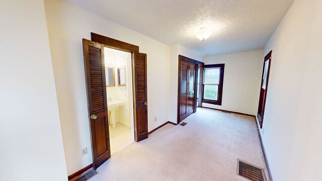 Building Photo - SPACIOUS Single Family House AVAILABLE Fal...
