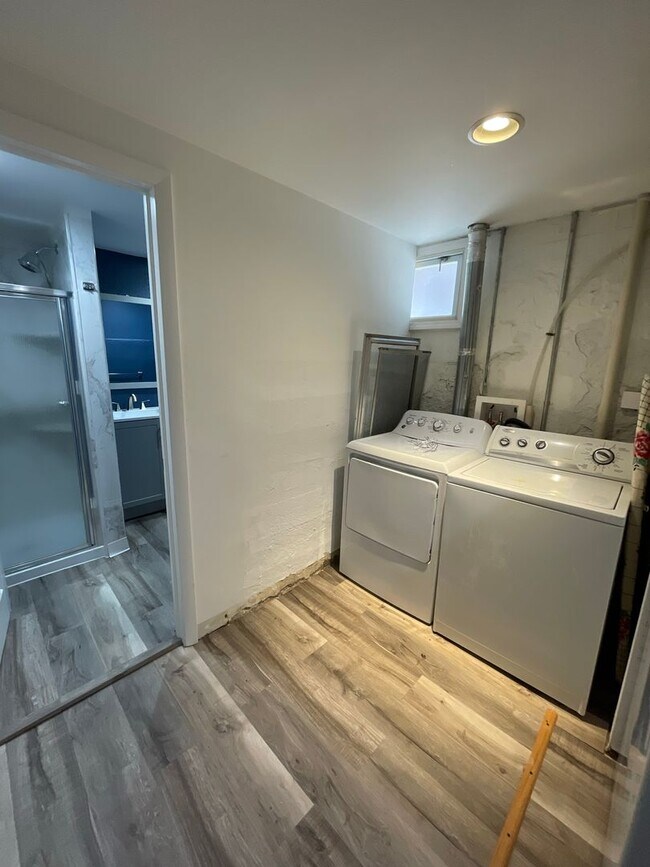 Building Photo - 410 E William St