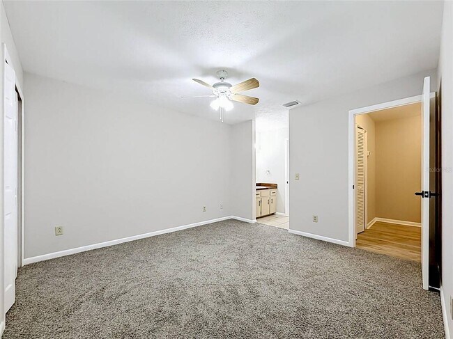Building Photo - 2113 NE 38th St