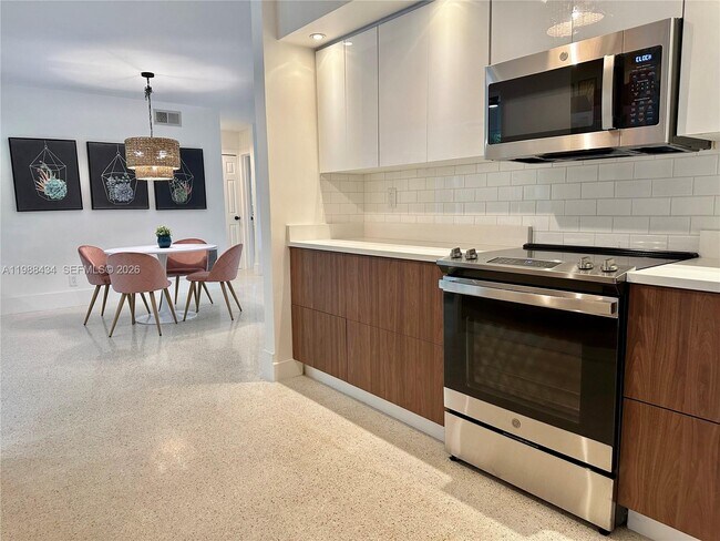 Building Photo - 1351 SW 32nd St