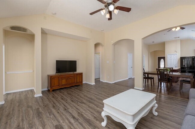 Building Photo - 27523 Rebecca Field Ln