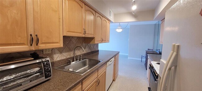 Building Photo - 10355 Paradise Blvd