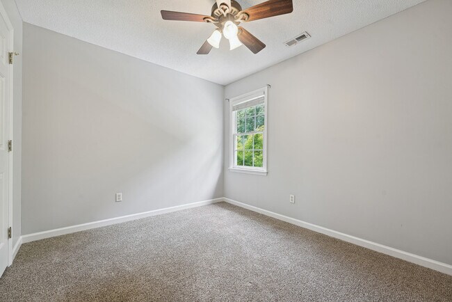 Building Photo - 223 Wintergreen Dr
