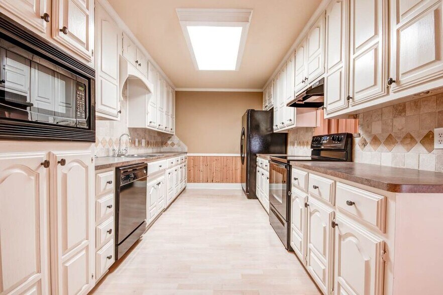 Building Photo - 303 Confederate Dr