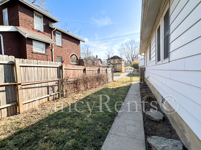 Building Photo - 1635 Mears Ave