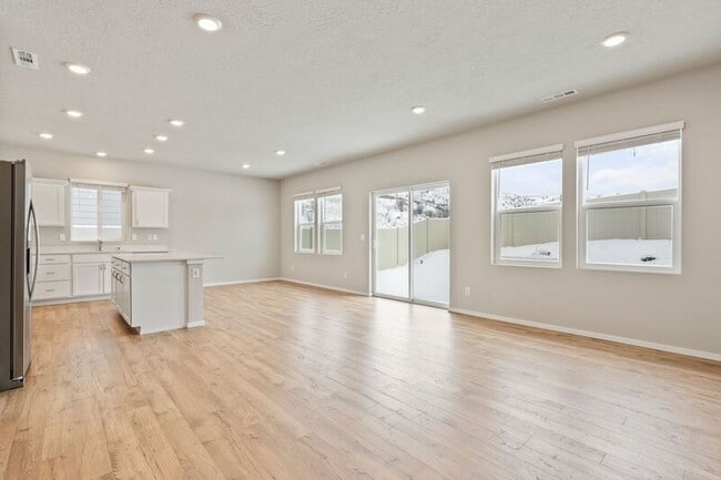 Building Photo - 20601 E Mdw Spg Lp