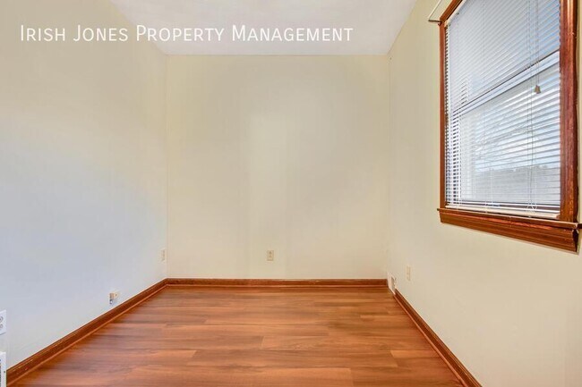 Building Photo - 479 Lake Ave