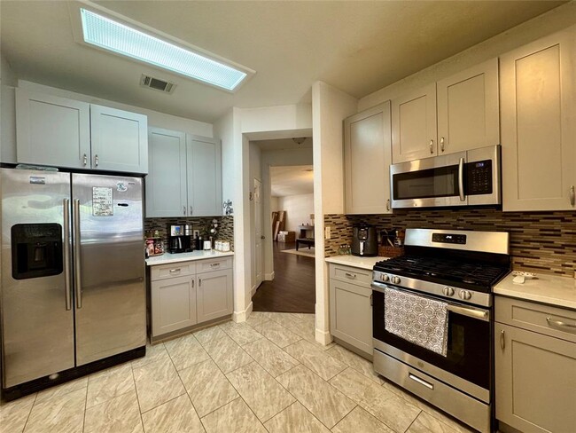 Building Photo - 1208 Leah Ln