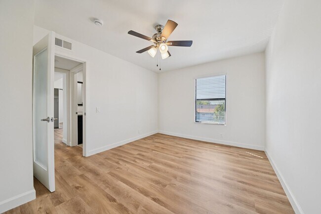 Building Photo - 3BD/2BA Apartment with Laundry In-Unit, Appliances, Tandem Parking & More | 1MO. Free OAC