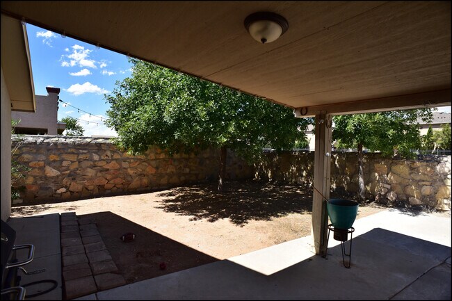 Building Photo - 14325 Island Point Dr