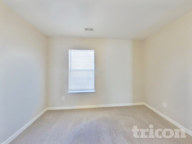 Building Photo - 416 Rook Rd