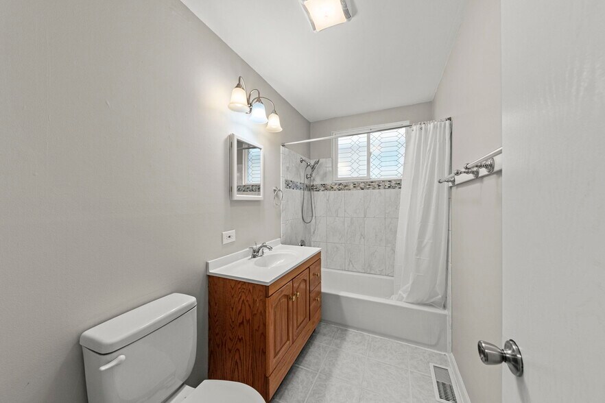 Building Photo - 5441 Benton Ave