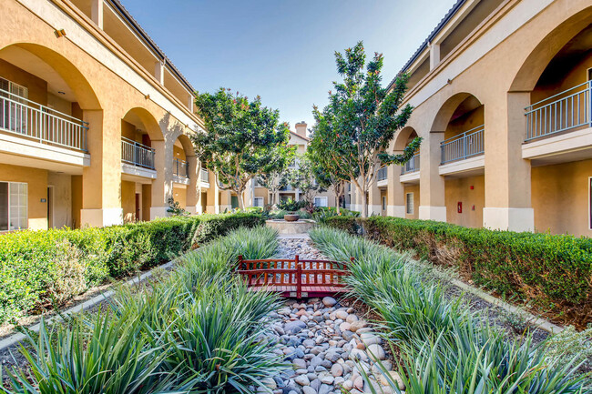 Building Photo - Great Central San Diego Location in Missio...
