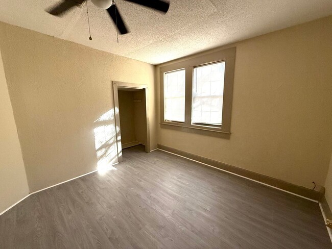 Building Photo - **1 Bed 1 Bath Duplex Rent Ready** Call our self-showing number to schedule a tour 334-366-9198 (...
