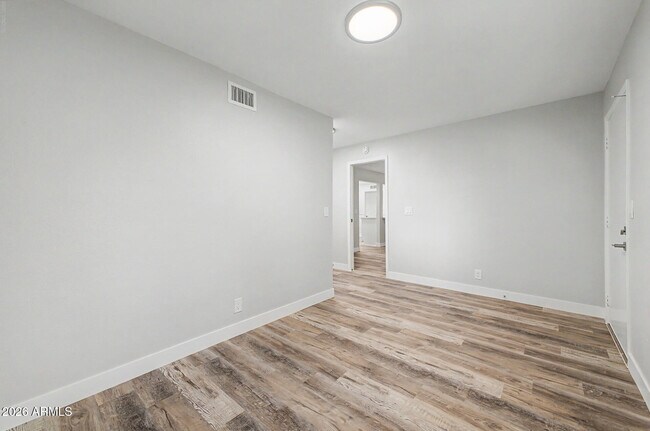 Building Photo - 4143 E Crescent Ave
