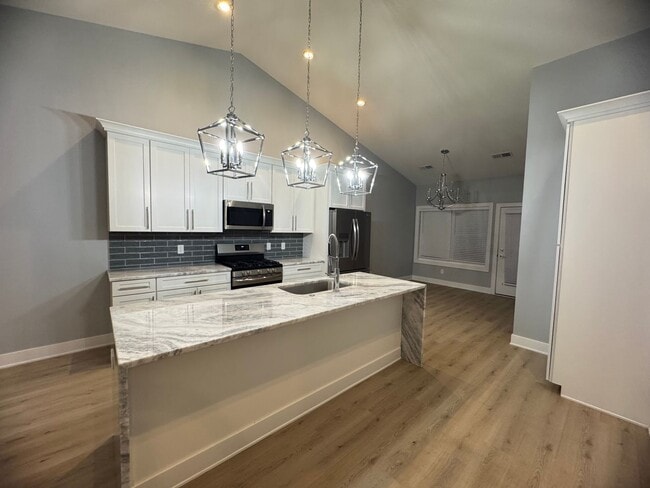 Building Photo - 2 Bedroom 2 bath Townhome in East Moline