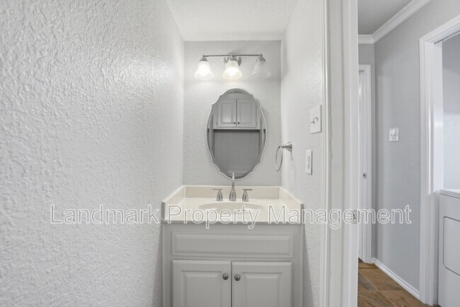 Building Photo - 5845 Water Ridge Dr