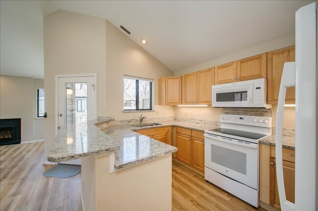 Building Photo - Elegant Condo Near the River