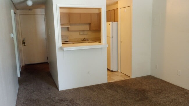 Building Photo - Great location off Leetsdale/Parker and Florida with lots of amenities such as AC, pool, hot tub,...