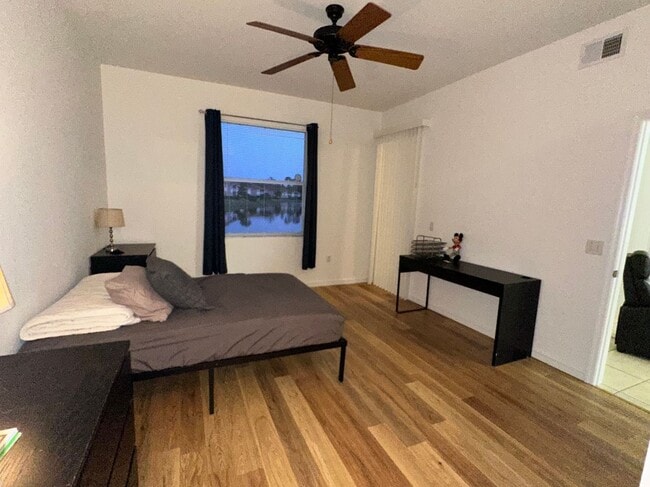 Building Photo - 360 Robin Hood Cir