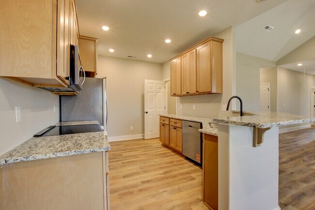 Building Photo - 102 Riverbend Dr