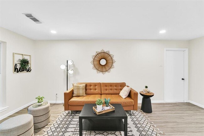 Building Photo - 9714 Blankenship Dr