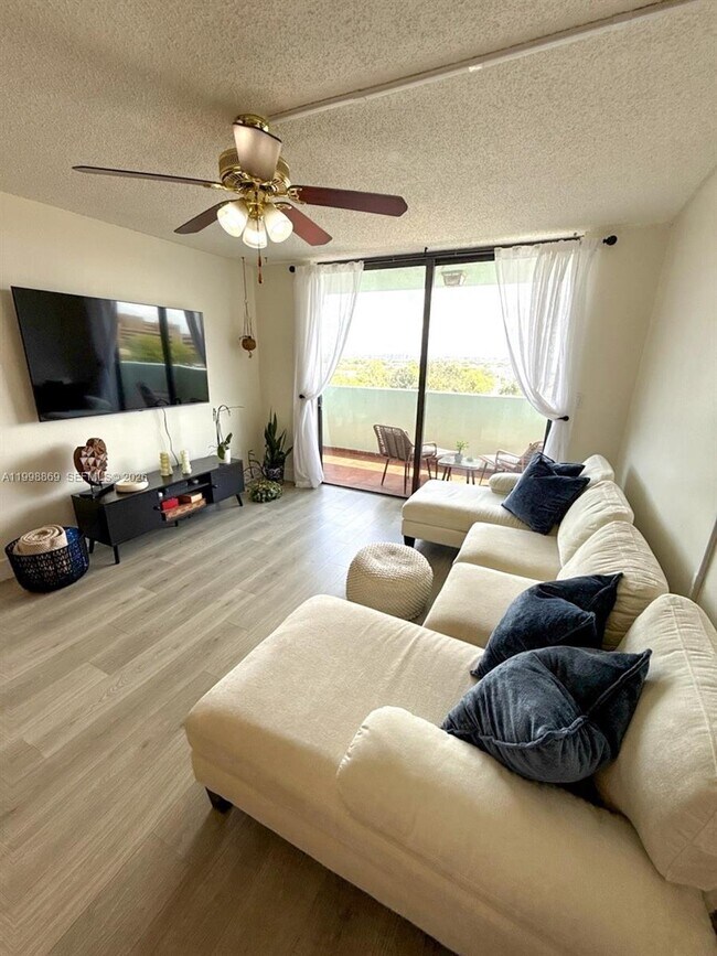 Building Photo - 1825 W 44th Pl