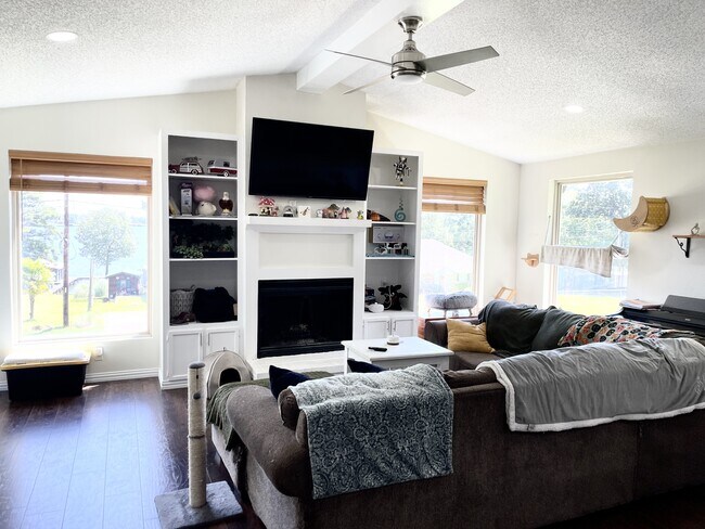 Building Photo - 22733 Creekwood Dr