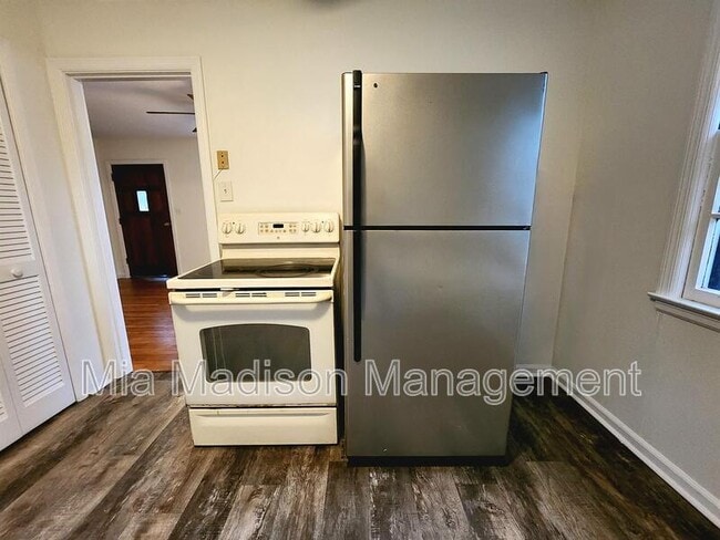 Building Photo - 105 Evora St