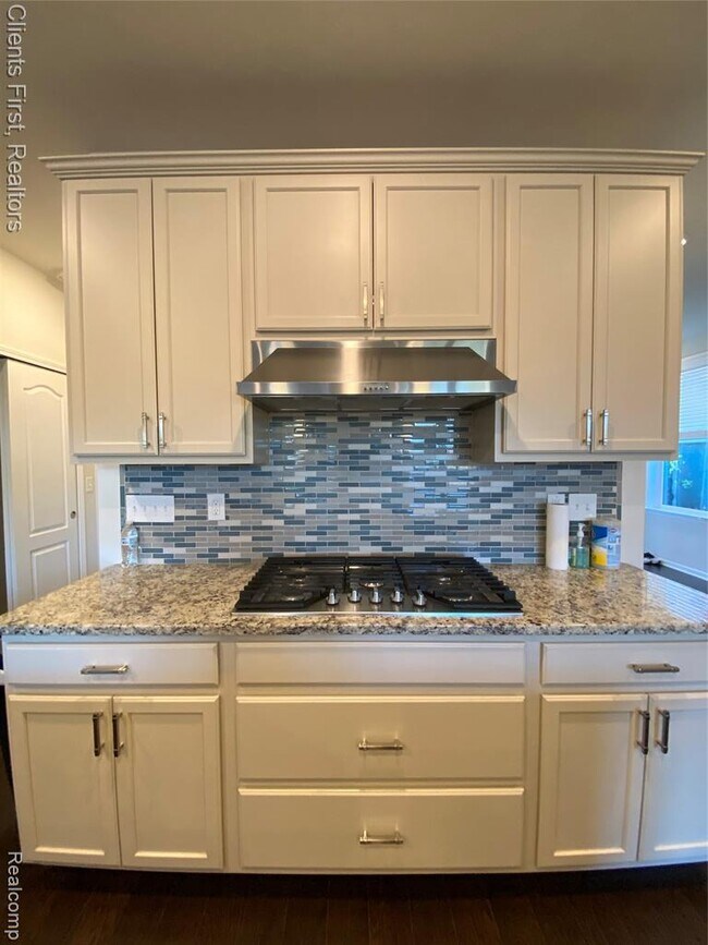 Building Photo - 22490 Woodbridge Ln