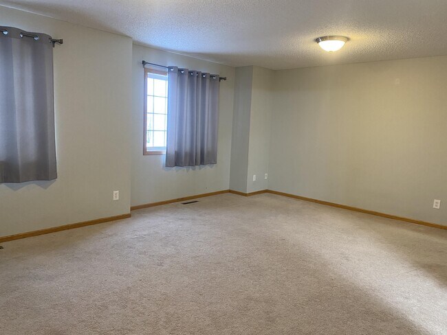 Building Photo - 860 Independence Dr