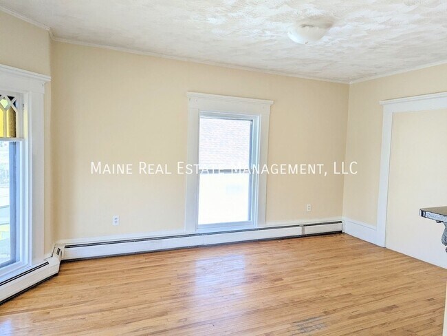 Building Photo - 22 E Summer St