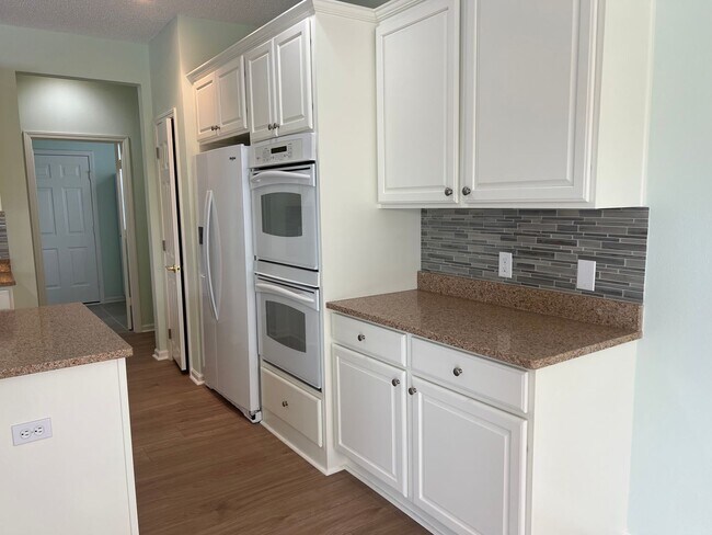 Building Photo - Beautifully Maintained Sun City Home!