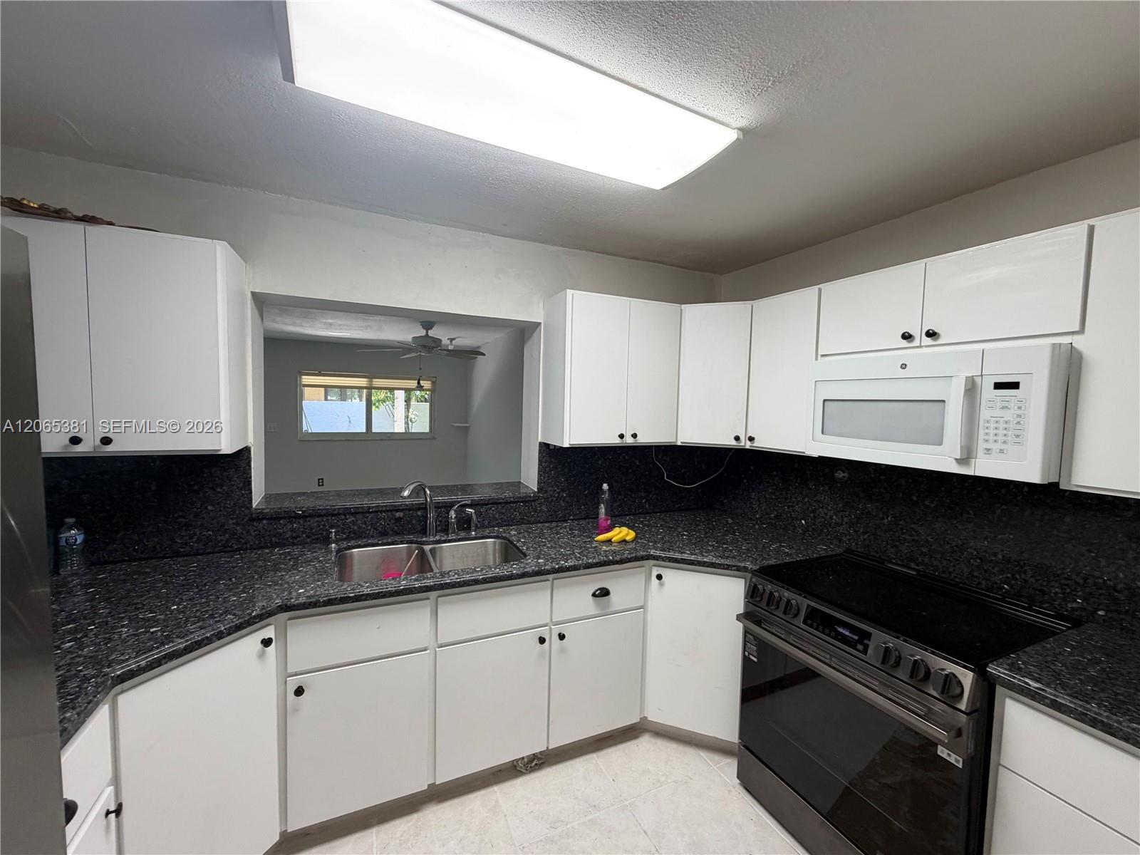 Building Photo - 3613 SW 112th Pl