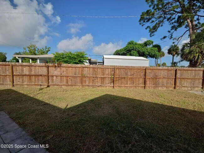 Building Photo - 472 Camel Cir