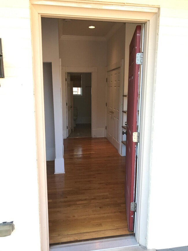 Building Photo - 380 S Upper St