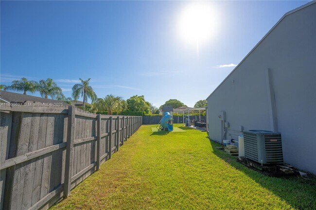 Building Photo - 13561 SW 98th Pl