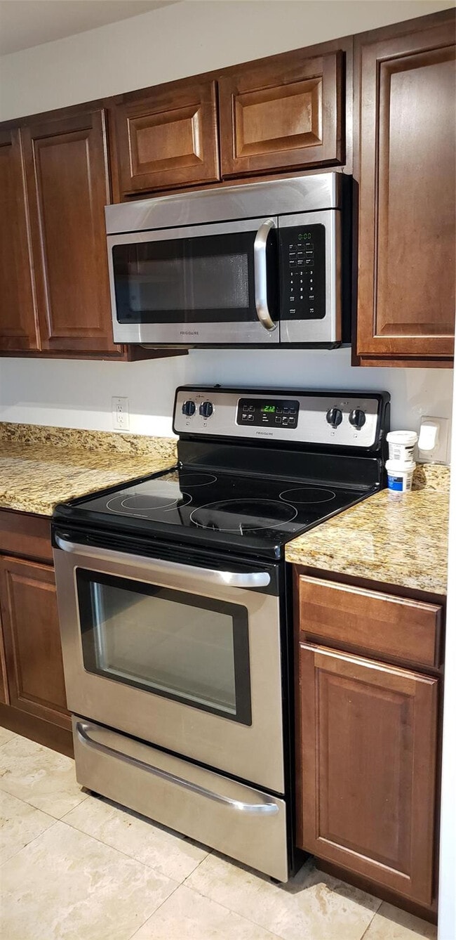 Building Photo - 413 SW 16th St