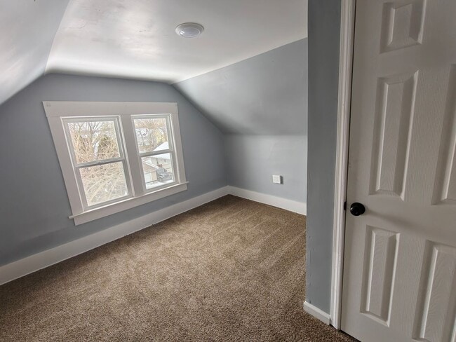 Building Photo - Newly Rehabbed 6-Bedroom, 3-Story Home with Off-Street Parking