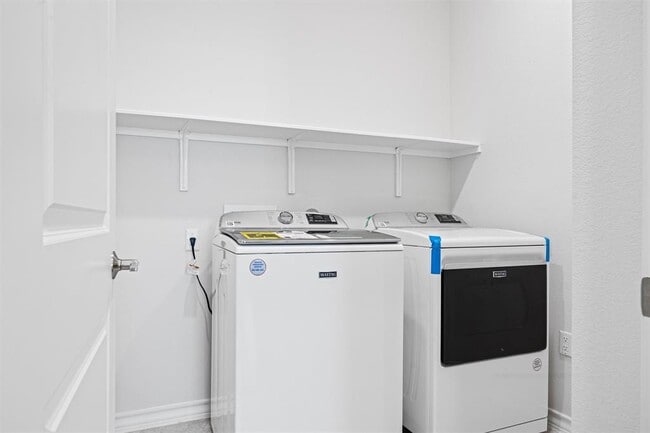 Building Photo - 15604 Ellinger Dr