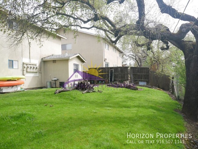 Building Photo - Remodeled 2 Bed 1 Bath 894sqft Second Floo...