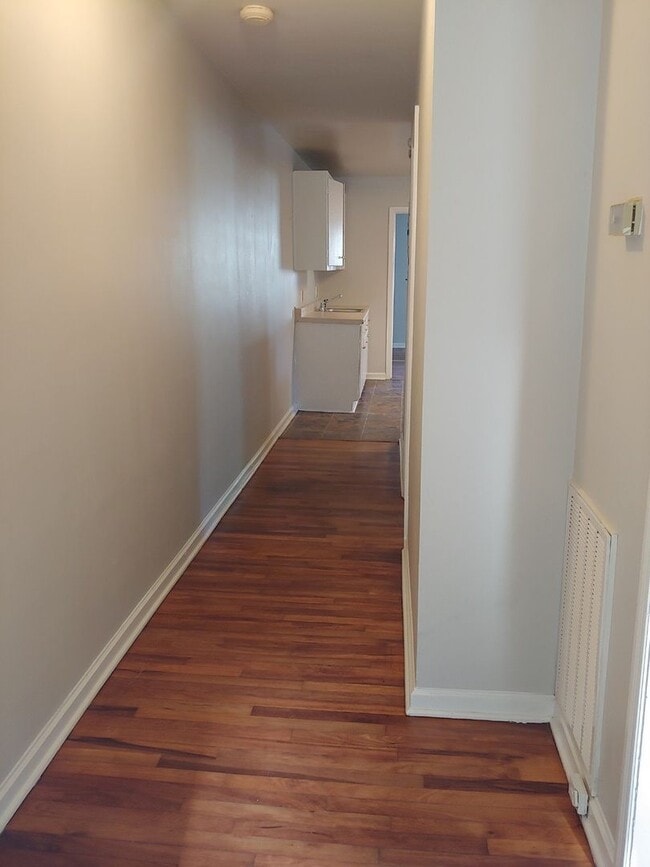 Building Photo - 602 Warren St