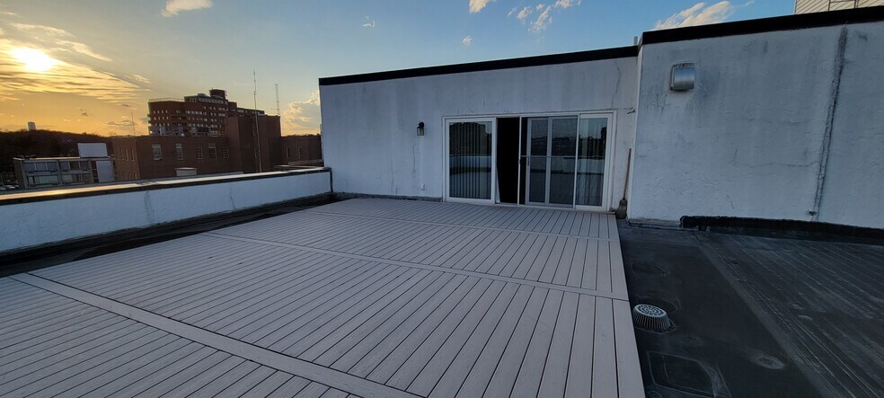private deck, view 1 - 40 Greenleaf St