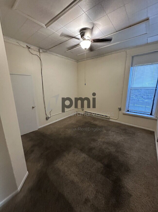 Building Photo - 601 Monroe Ave