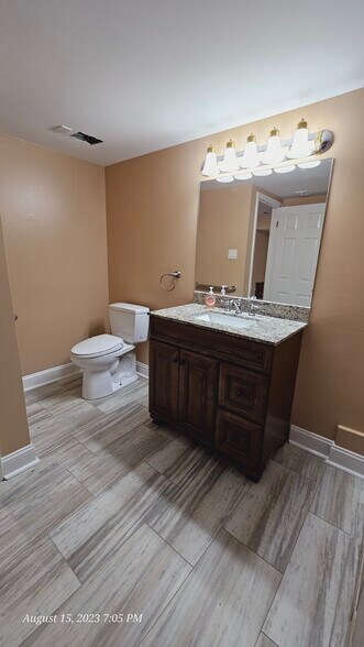 Building Photo - 451 Redbud Ct