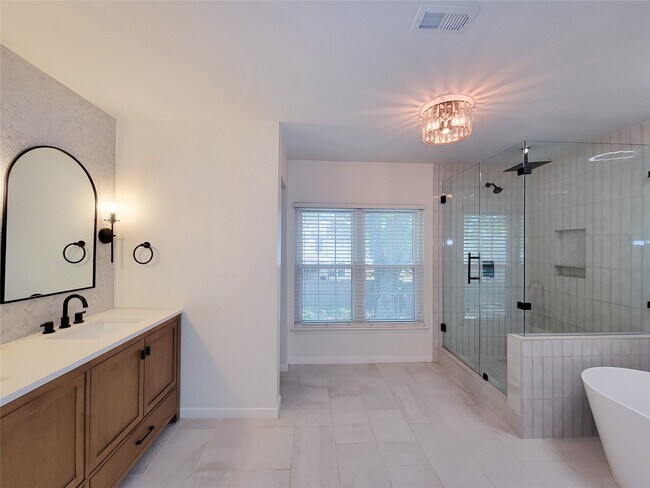 Building Photo - 8123 Sunny Ridge Dr