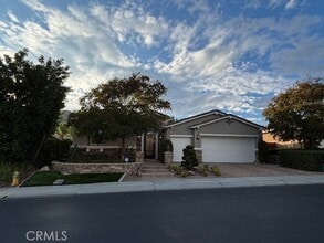 Building Photo - 483 Lyle Dr