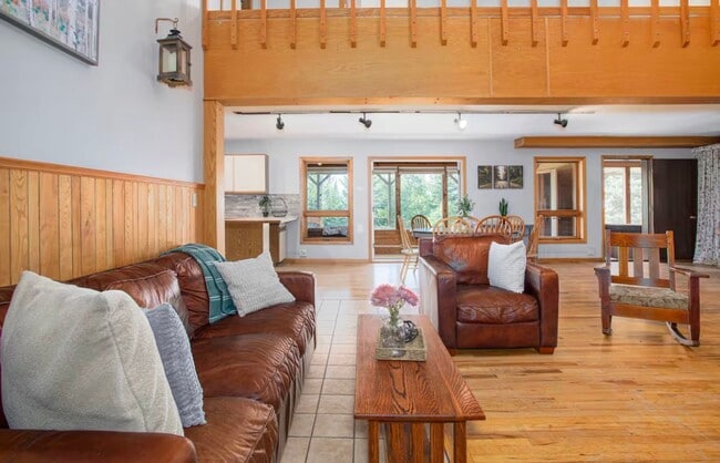 Building Photo - Beautiful, secluded 3 bedroom home for rent