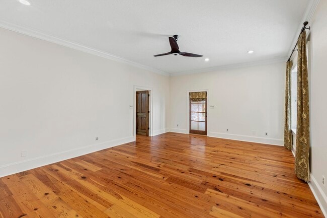 Building Photo - 4329 Edgewater Dr