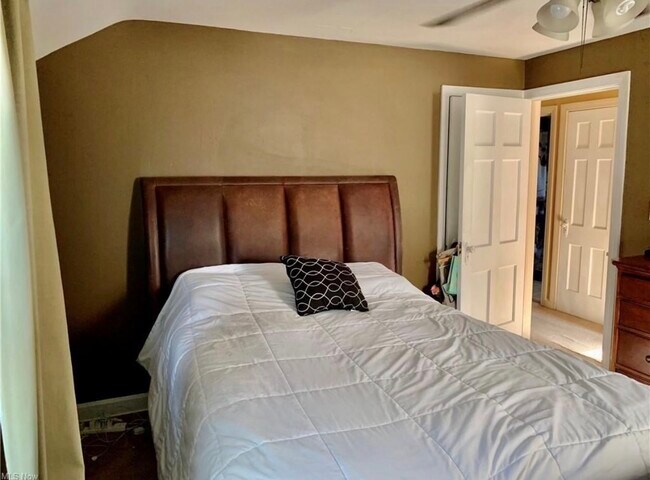 Building Photo - 21218 Hillgrove Ave